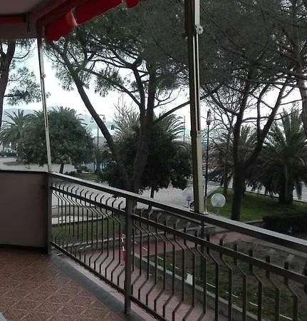 Tutti Al Mare Apartment